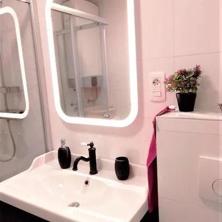 Charming N - Experience Your Way Apartman *