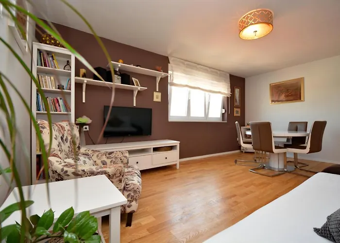 Charming N - Experience Your Way Apartment *