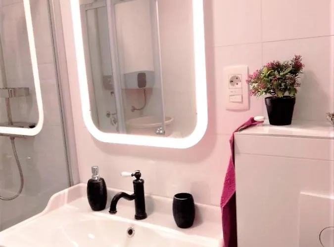 Charming N - Experience Your Way Apartment *